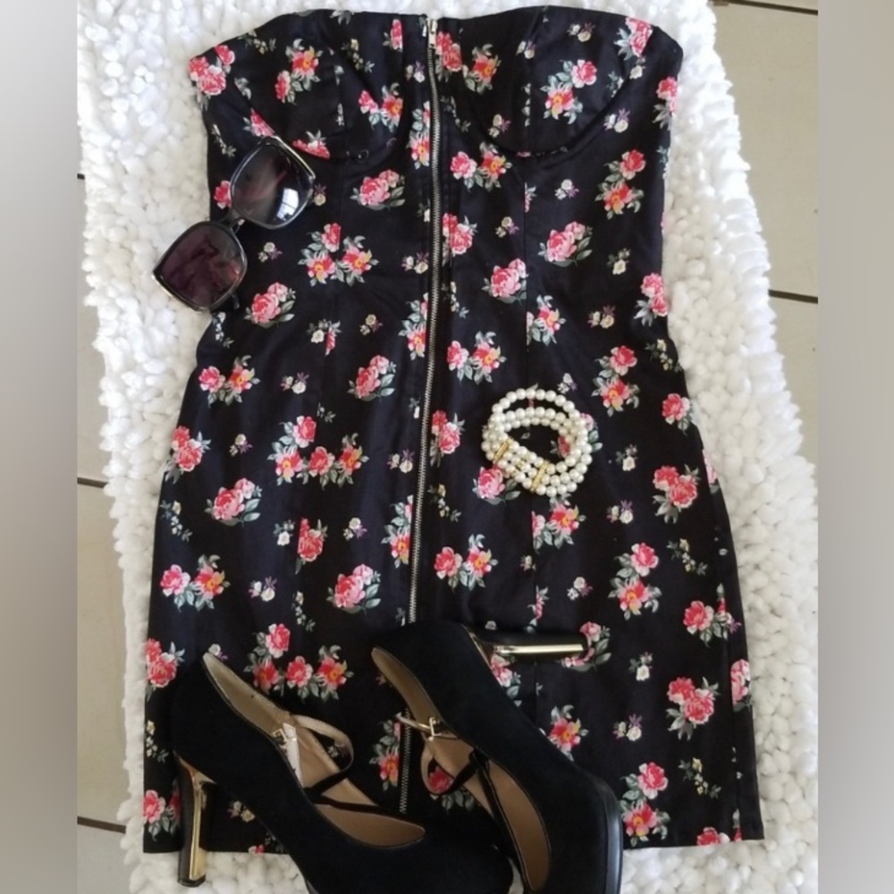 Strapless mini dress EUC Medium